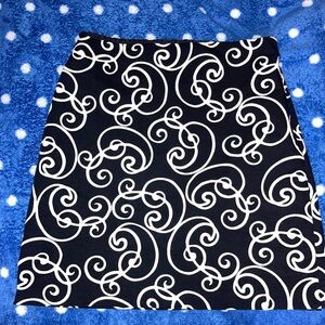 Ann Taylor - size 4 black & white print - fully lined skirt